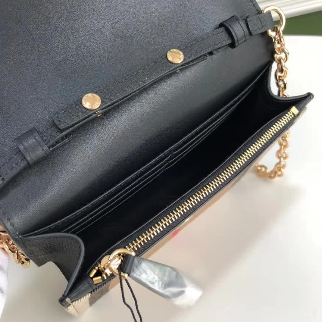 GoodFit 1121 Burberry AAA Quality Messenger Bags For Women