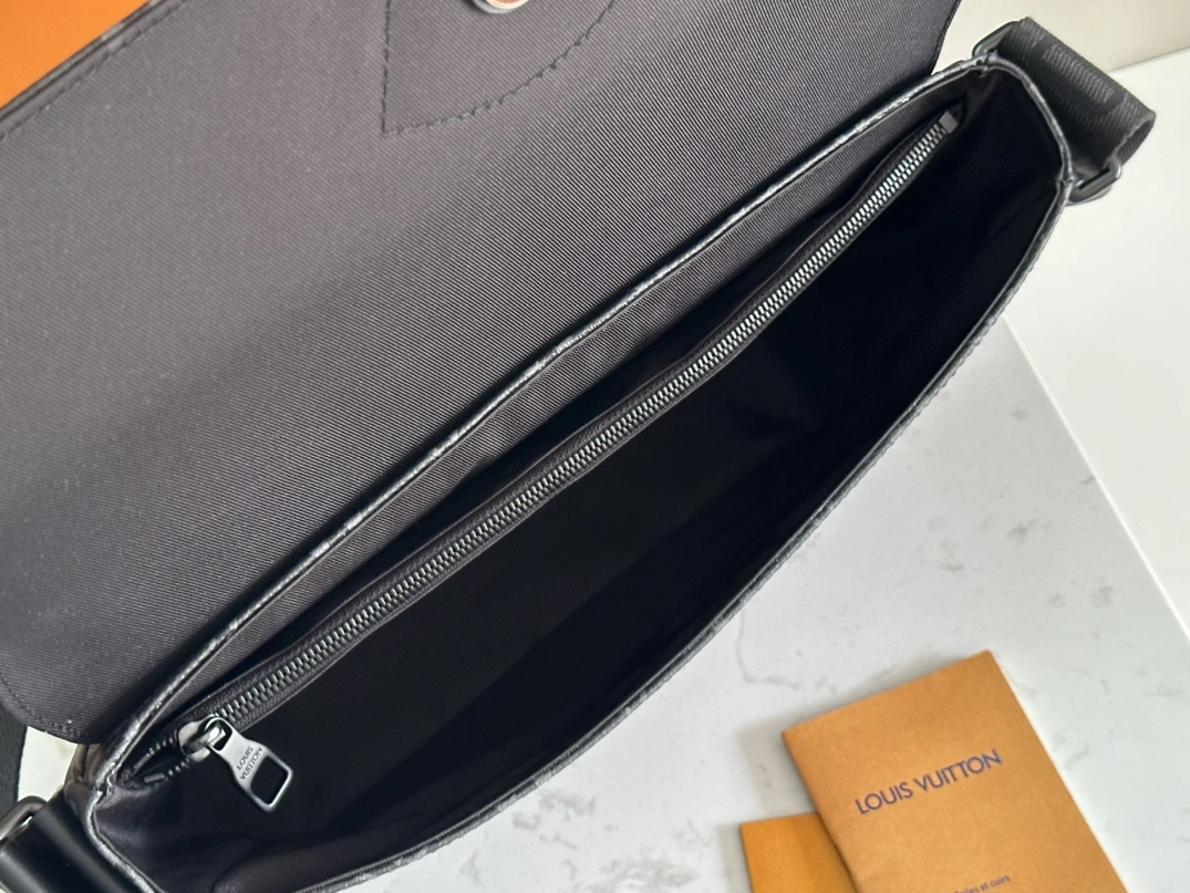 GoodFit 1294 Louis Vuitton AAA Man Messenger Bags