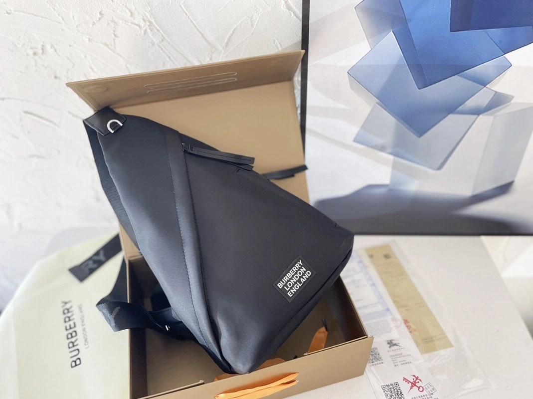 GoodFit 1807 Burberry AAA Man Messenger Bags