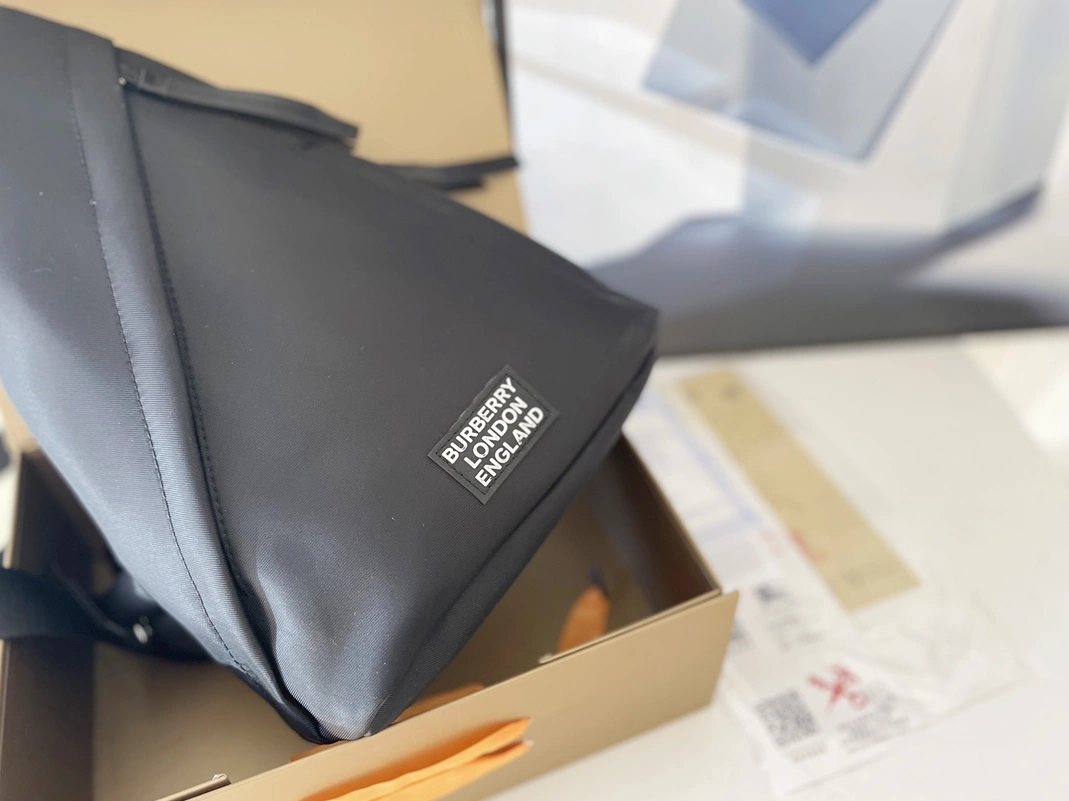 GoodFit 1807 Burberry AAA Man Messenger Bags