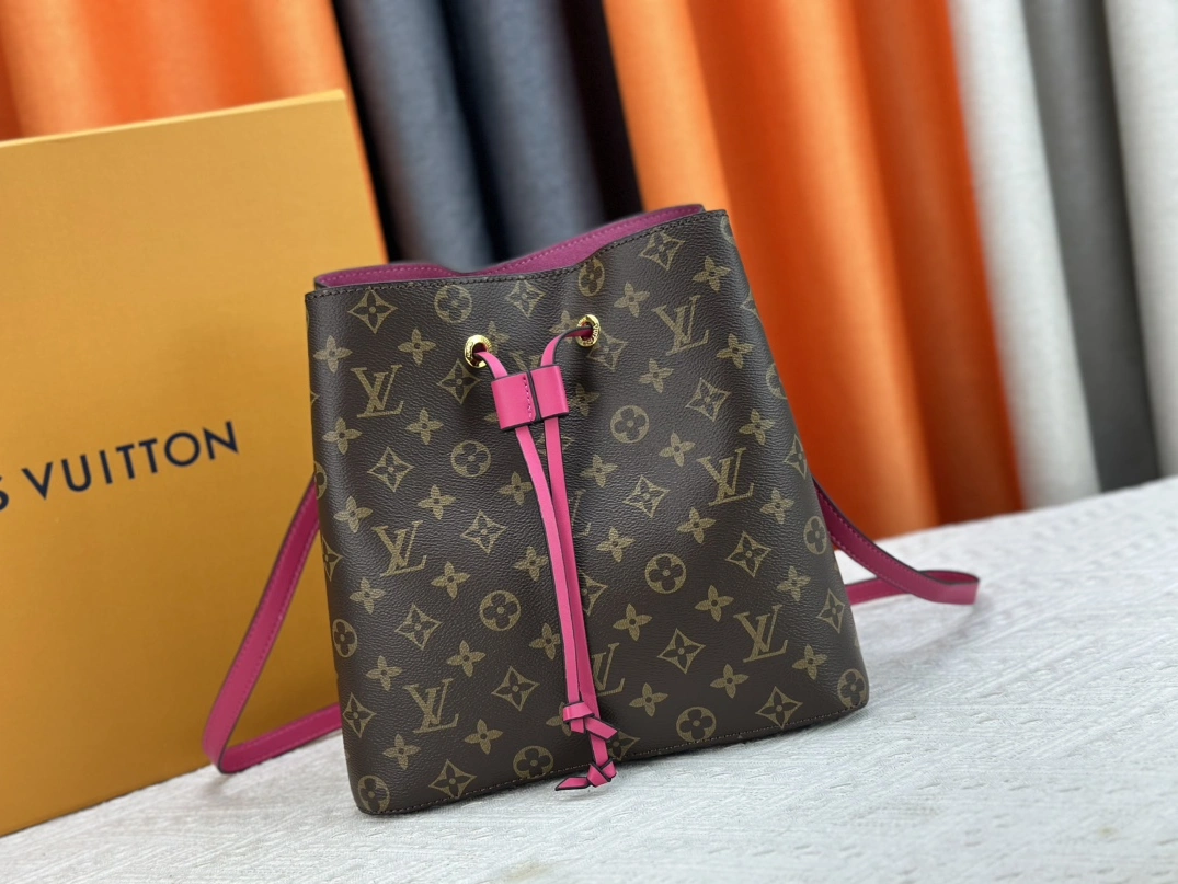 GoodFit 2950 Louis Vuitton AAA Quality Messenger Bags For Women