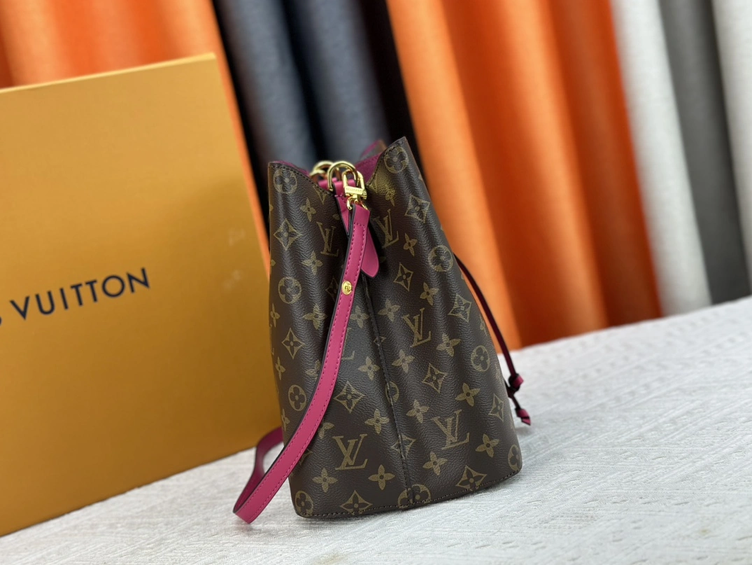 GoodFit 2950 Louis Vuitton AAA Quality Messenger Bags For Women