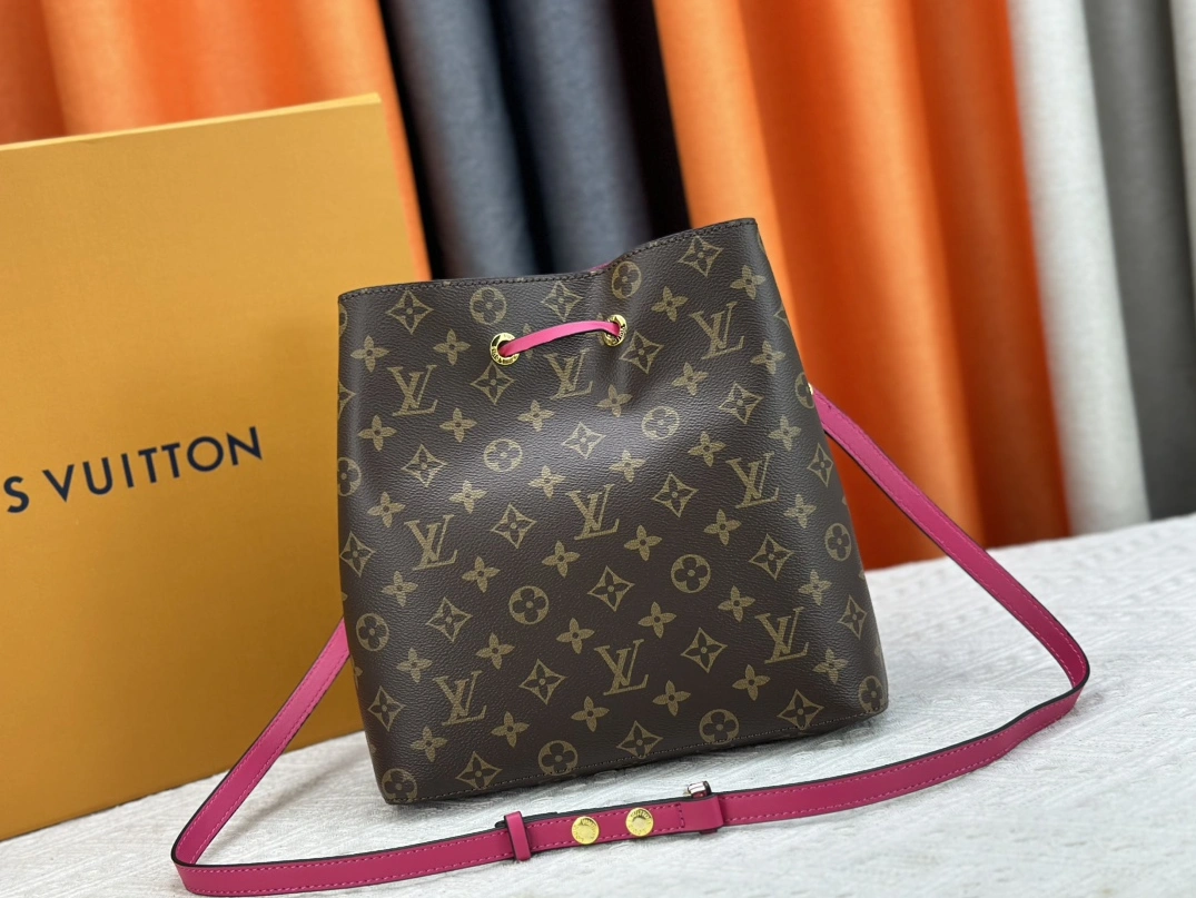 GoodFit 2950 Louis Vuitton AAA Quality Messenger Bags For Women