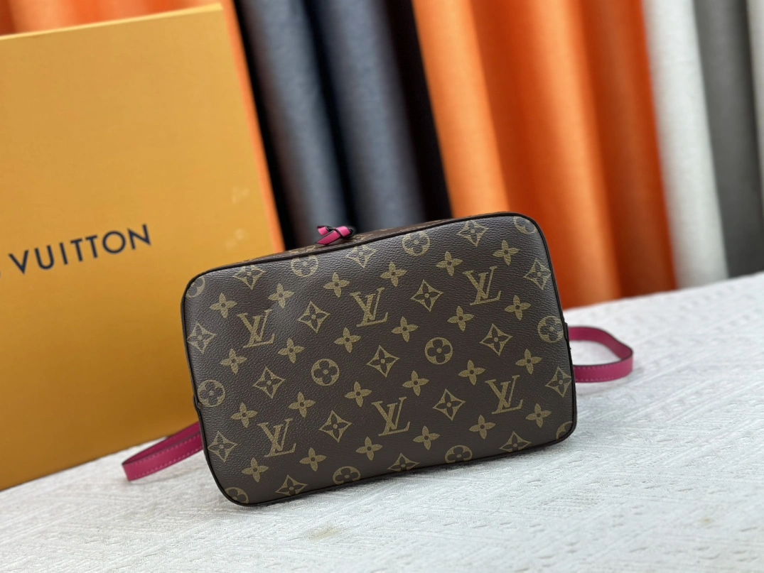 GoodFit 2950 Louis Vuitton AAA Quality Messenger Bags For Women