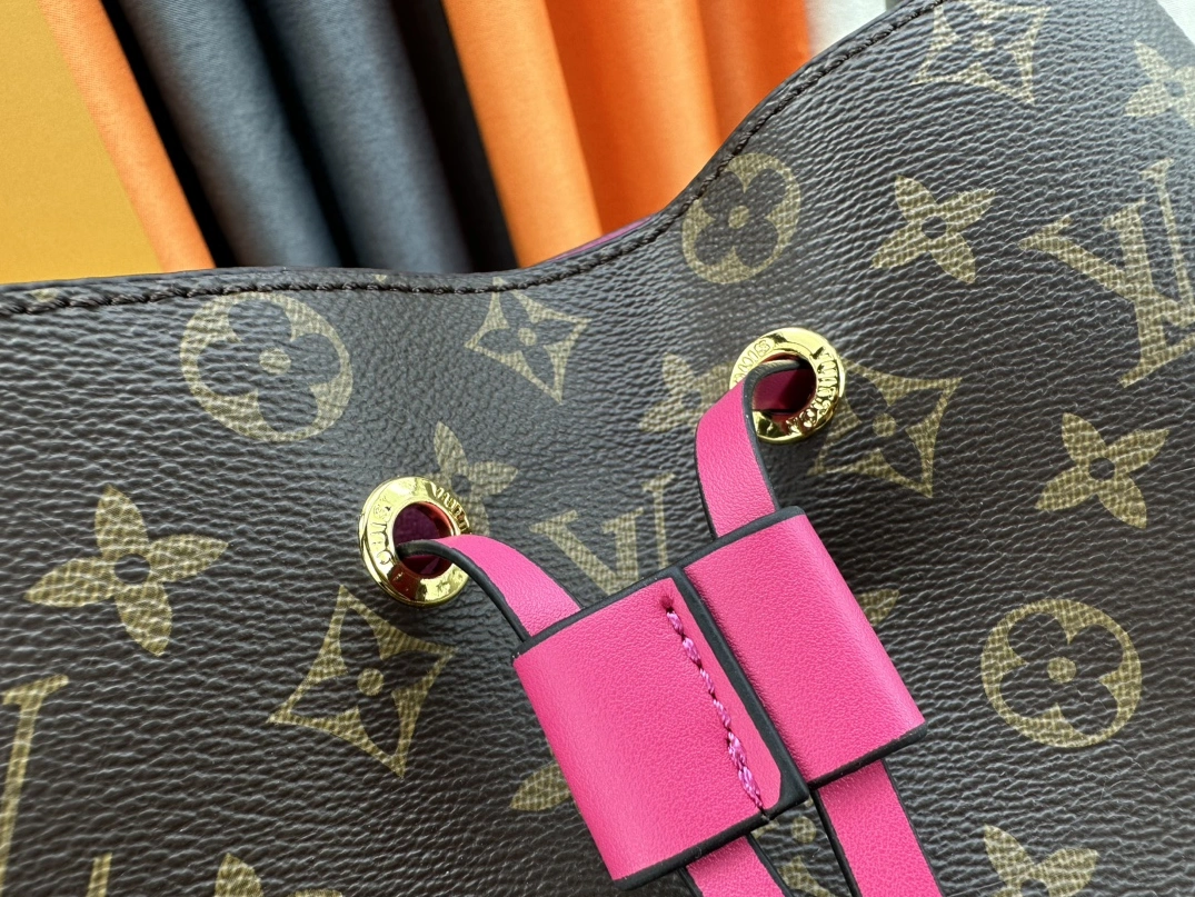 GoodFit 2950 Louis Vuitton AAA Quality Messenger Bags For Women