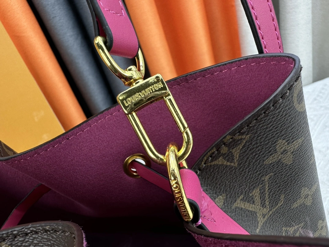GoodFit 2950 Louis Vuitton AAA Quality Messenger Bags For Women