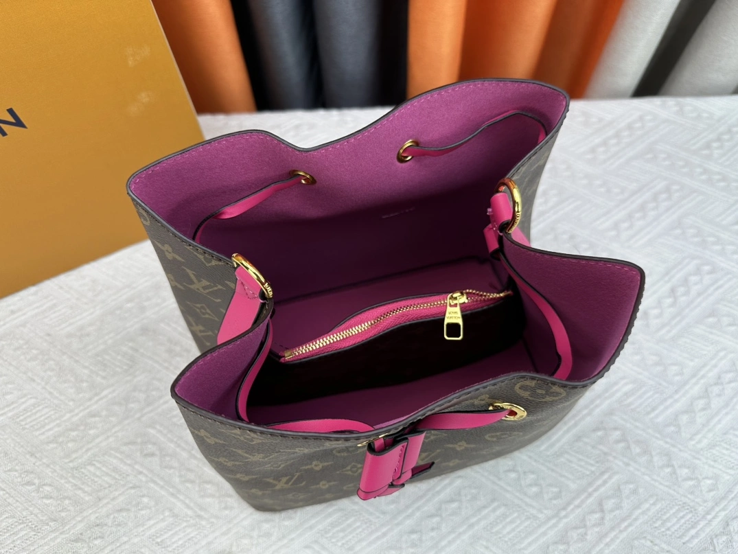 GoodFit 2950 Louis Vuitton AAA Quality Messenger Bags For Women