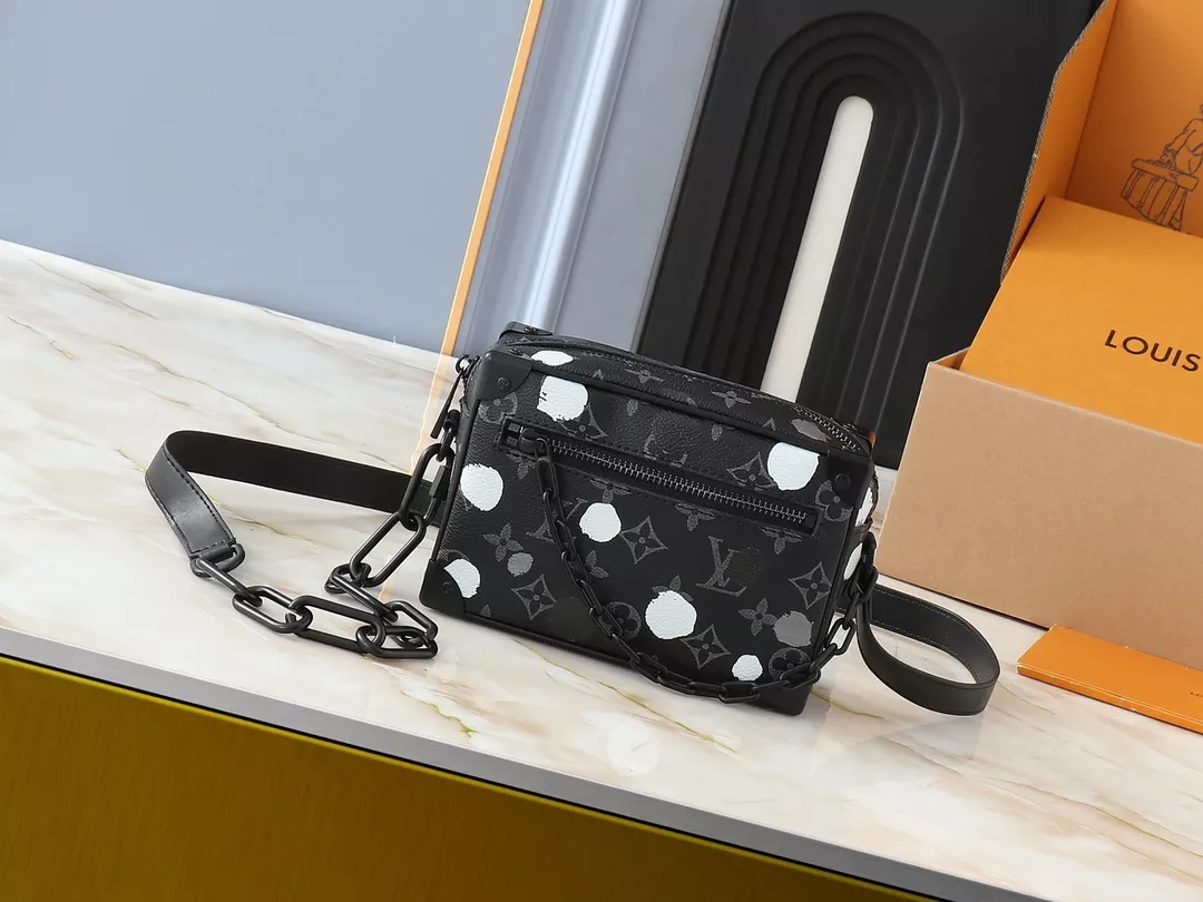 GoodFit 4006 Louis Vuitton AAA Quality Messenger Bags For Unisex