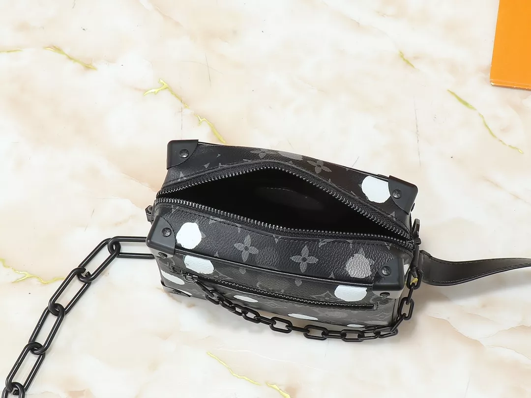 GoodFit 4006 Louis Vuitton AAA Quality Messenger Bags For Unisex