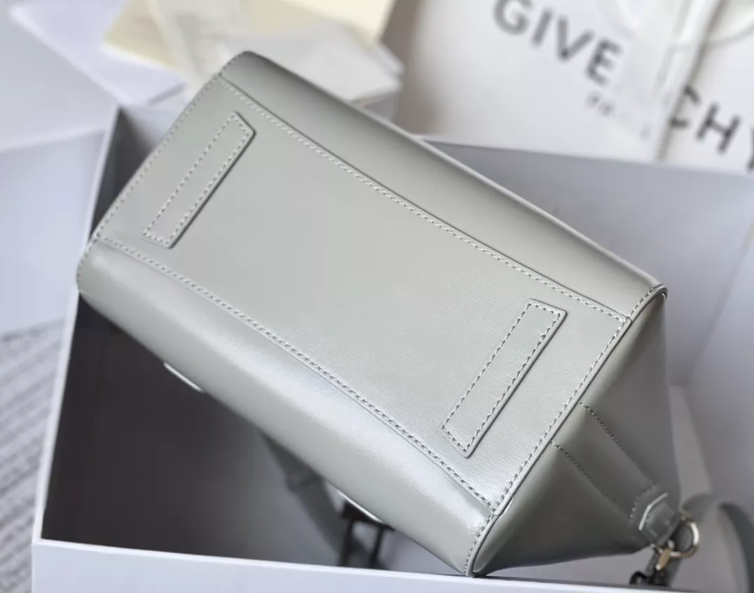 GoodFit 4281 Givenchy AAA Quality Handbags For Women