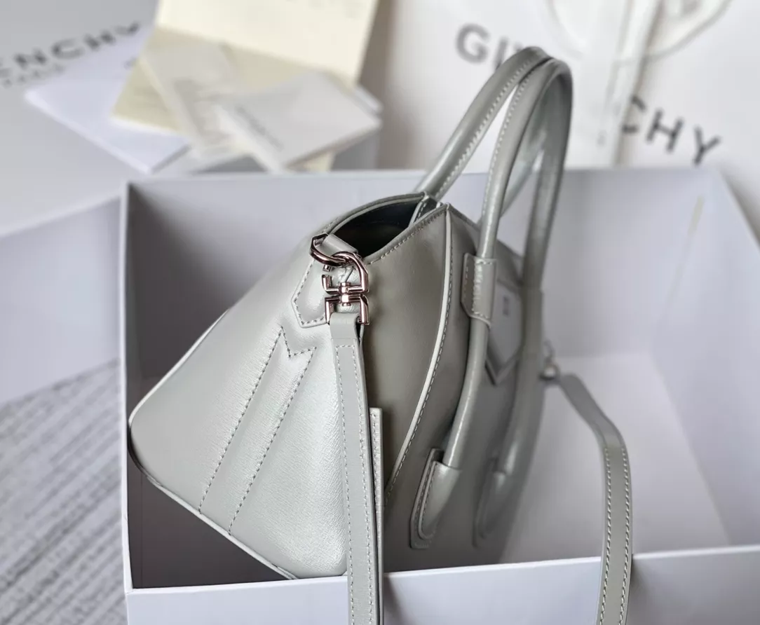 GoodFit 4281 Givenchy AAA Quality Handbags For Women