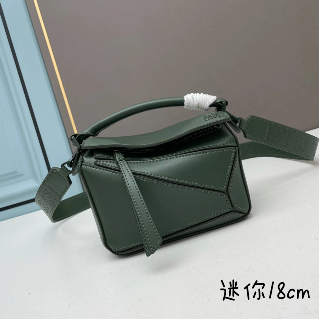 GoodFit 4396 LOEWE AAA Quality Messenger Bags For Women