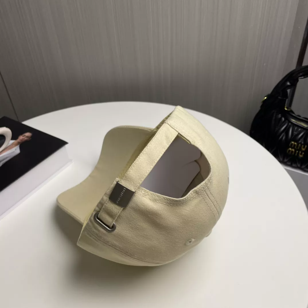 GoodFit 4731 Balenciaga Caps