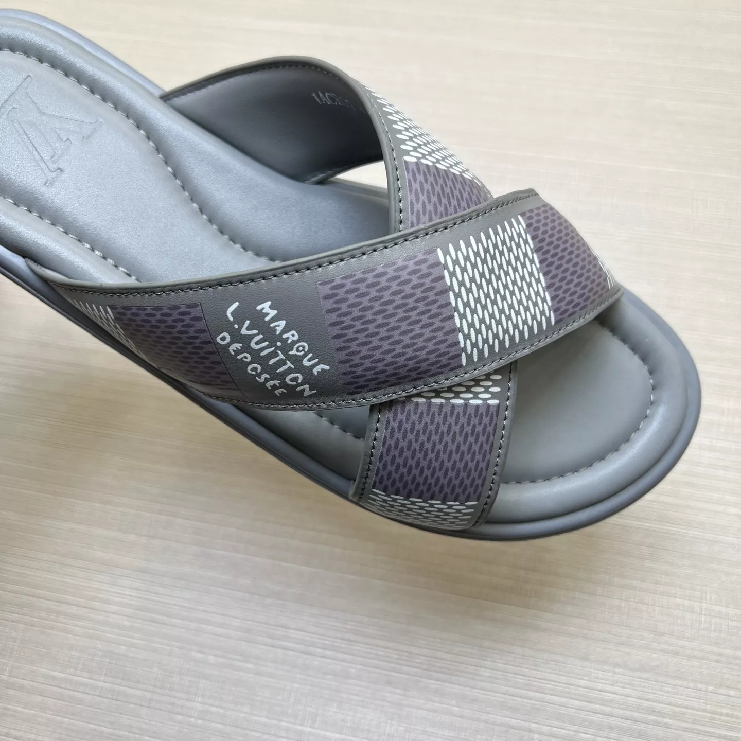 GoodFit 7702 Louis Vuitton Slippers For Men