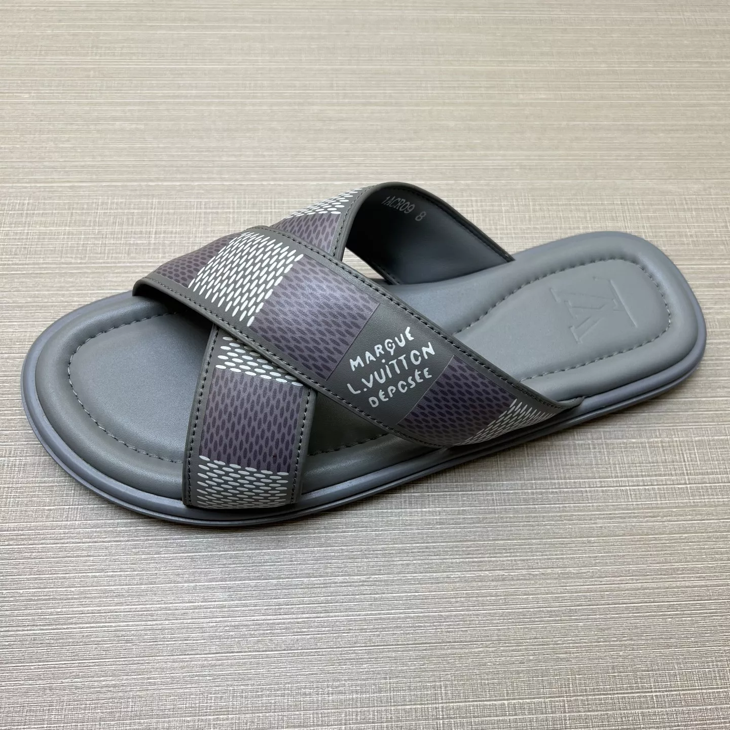 GoodFit 7702 Louis Vuitton Slippers For Men