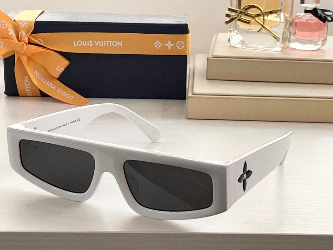 GoodFit 8219 Louis Vuitton AAA Quality Sunglasses