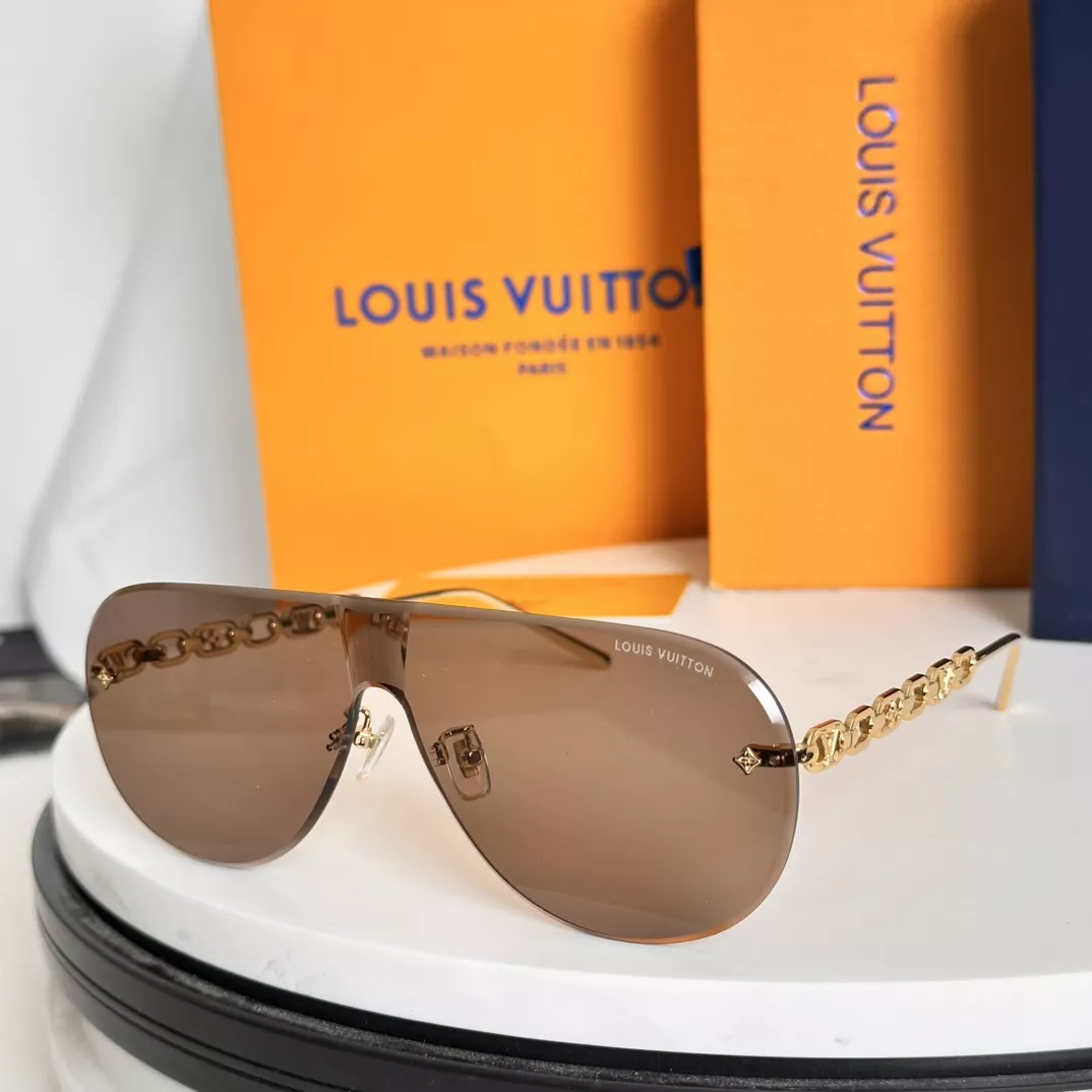 GoodFit 8902 Louis Vuitton AAA Quality Sunglasses