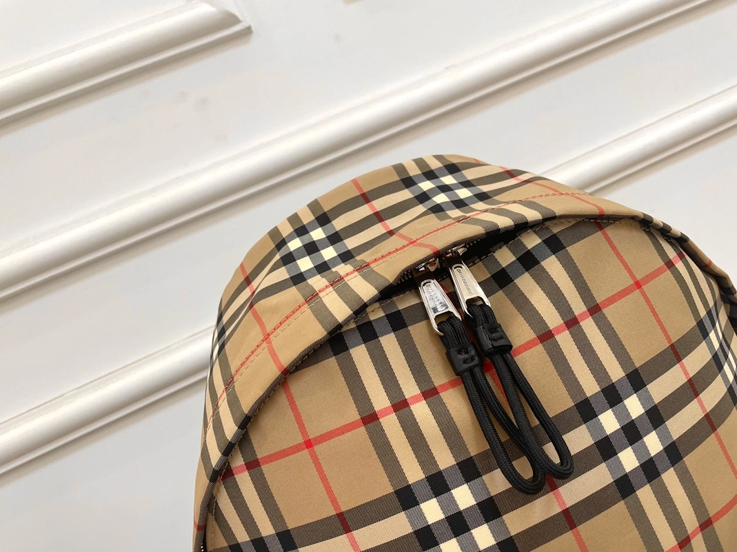 GoodFit 976 Burberry AAA Man Backpacks