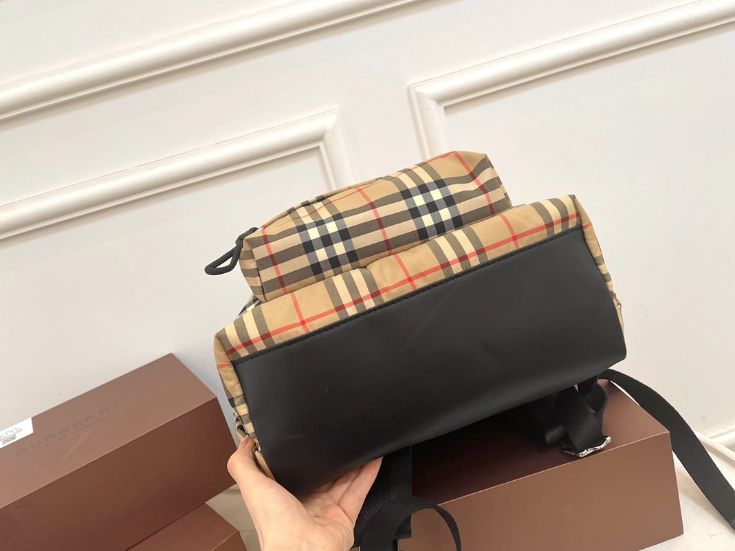 GoodFit 976 Burberry AAA Man Backpacks