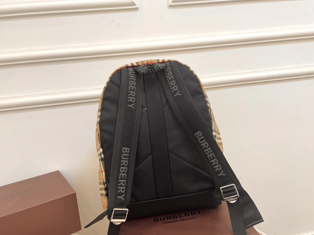 GoodFit 976 Burberry AAA Man Backpacks