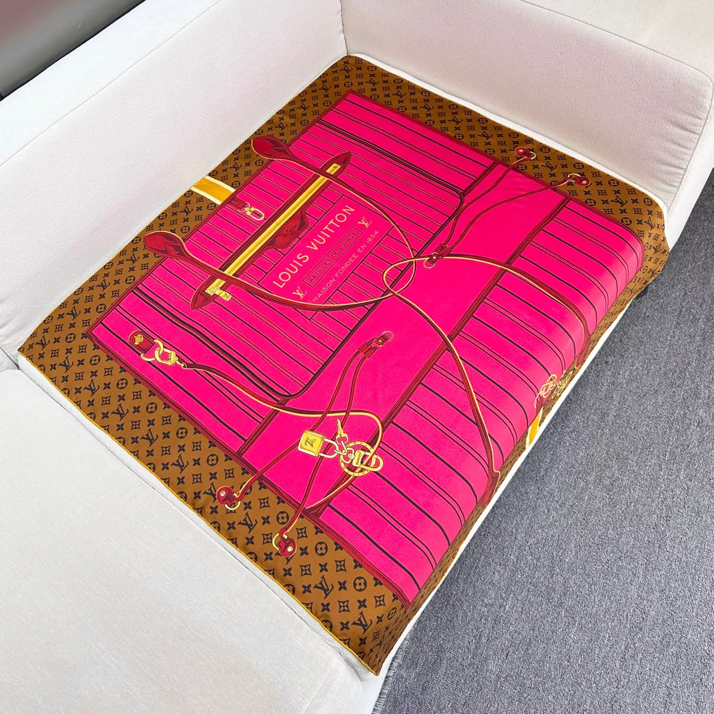 GoodFit 9958 Louis Vuitton Silk Squares