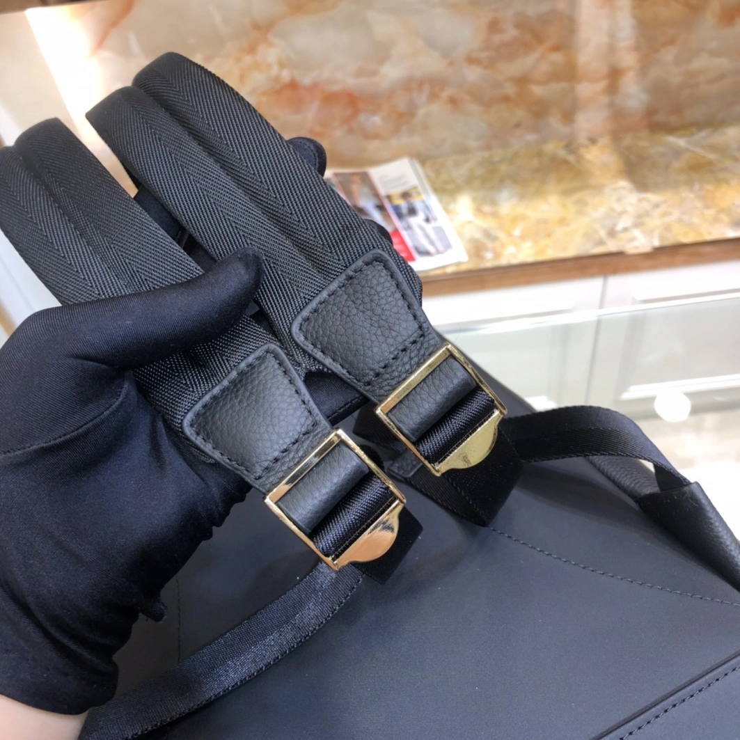 Gucci AAA Man Backpacks Elegant 2004