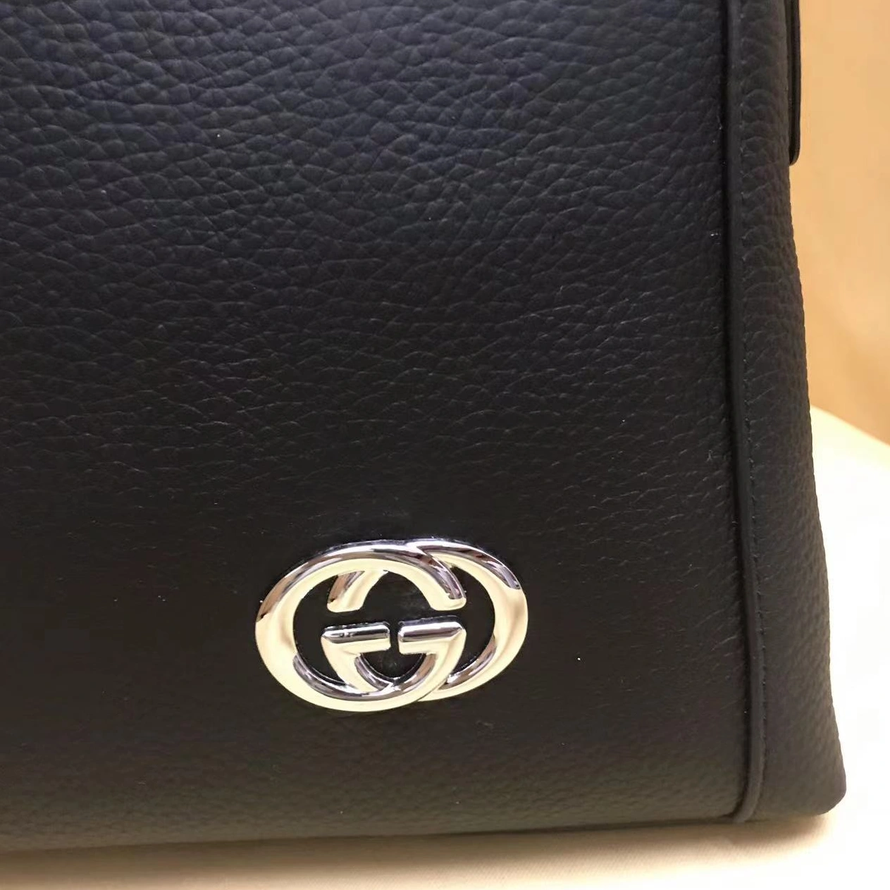 Gucci AAA Man Handbags Bold 2669