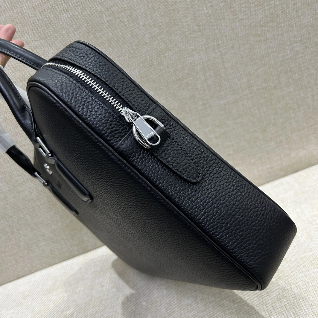 Gucci AAA Man Handbags EyeCatching 8528