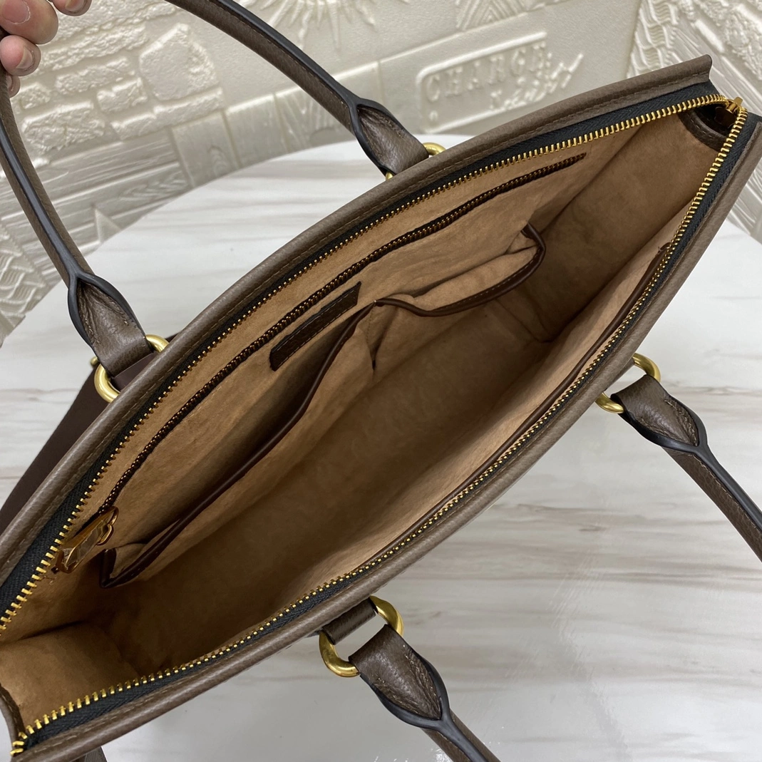 Gucci AAA Man Handbags Fashionable 3427