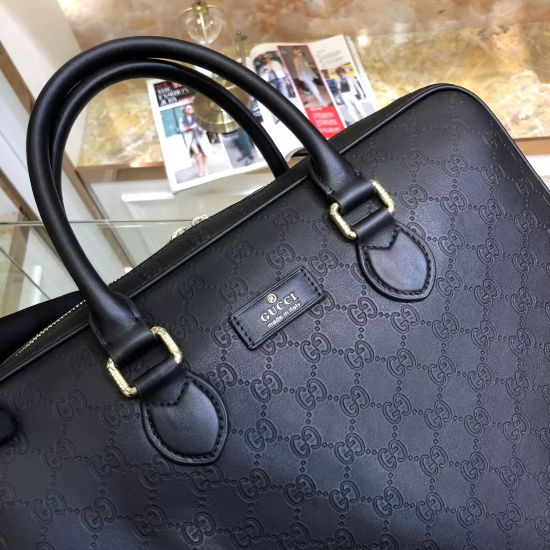 Gucci AAA Man Handbags Fashionable 8118