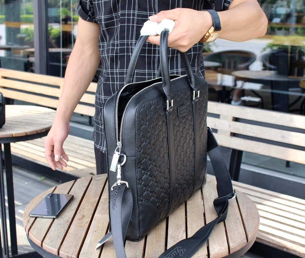Gucci AAA Man Handbags Flexible 7225