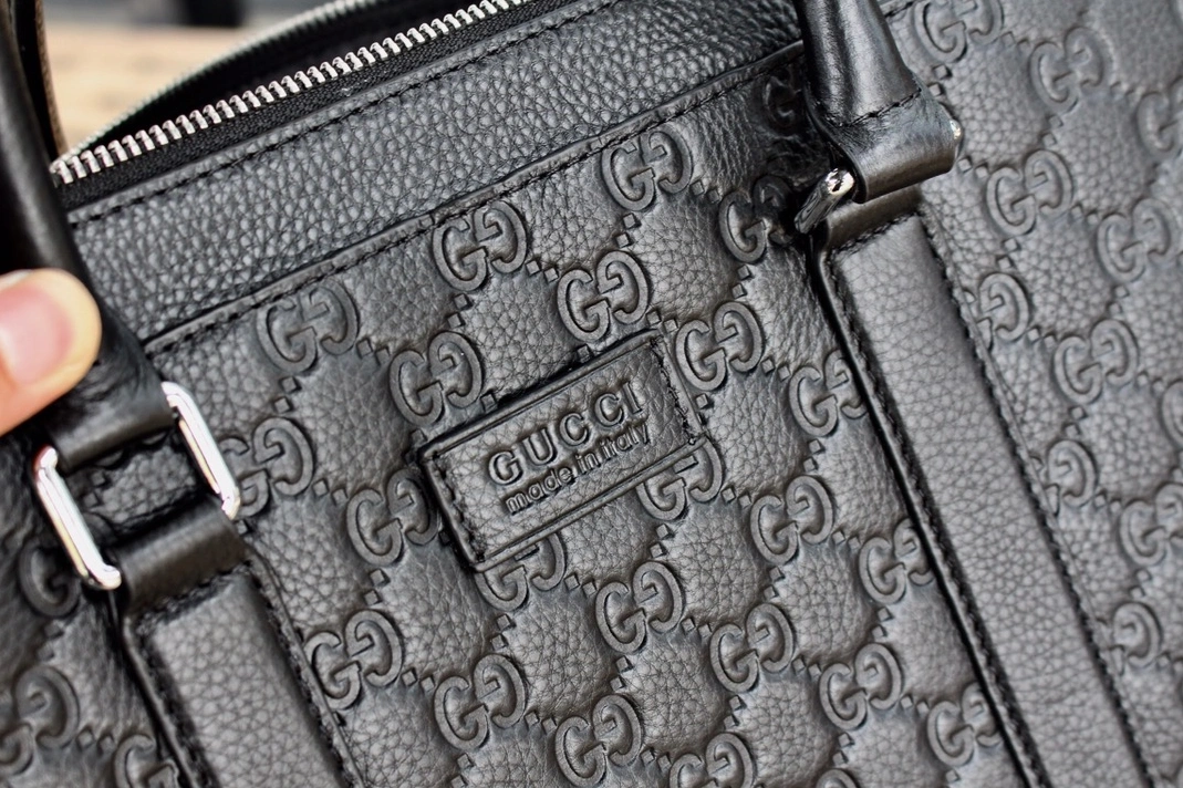 Gucci AAA Man Handbags Flexible 7225