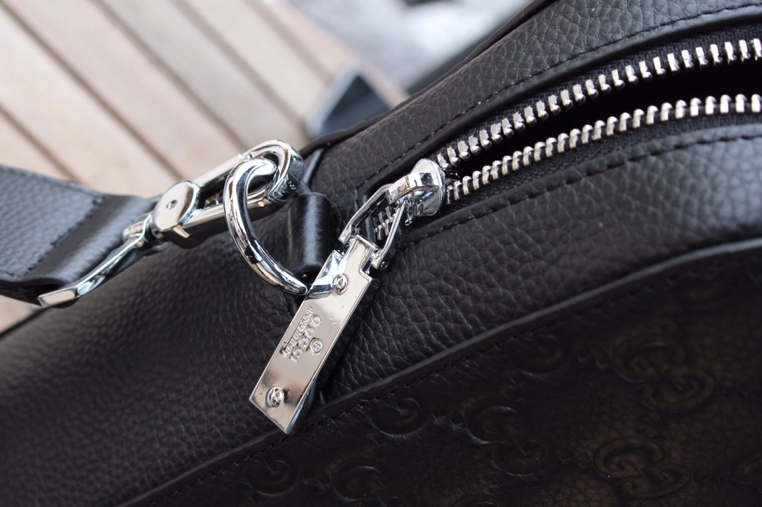 Gucci AAA Man Handbags Flexible 7225