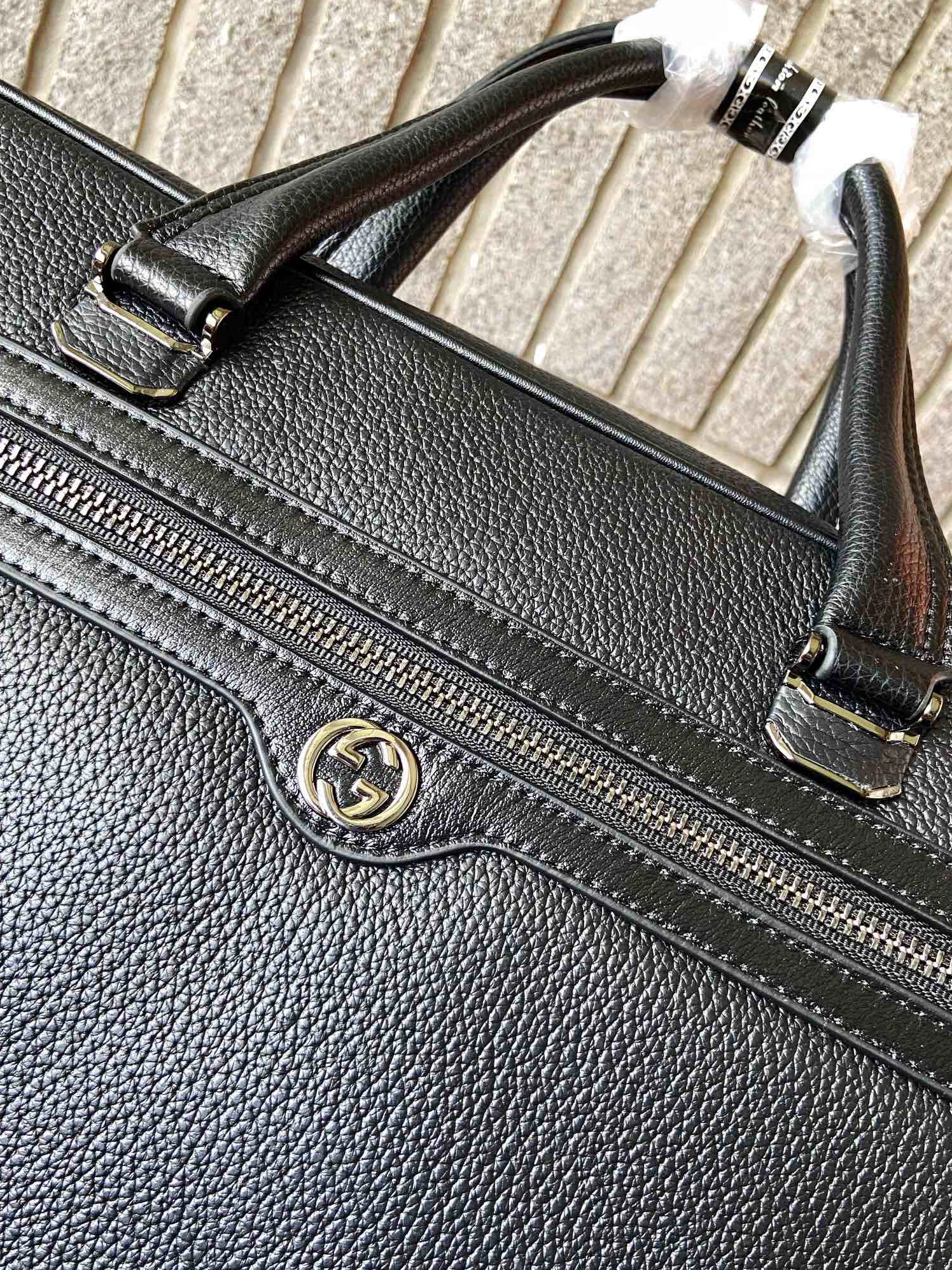 Gucci AAA Man Handbags Practical 8015