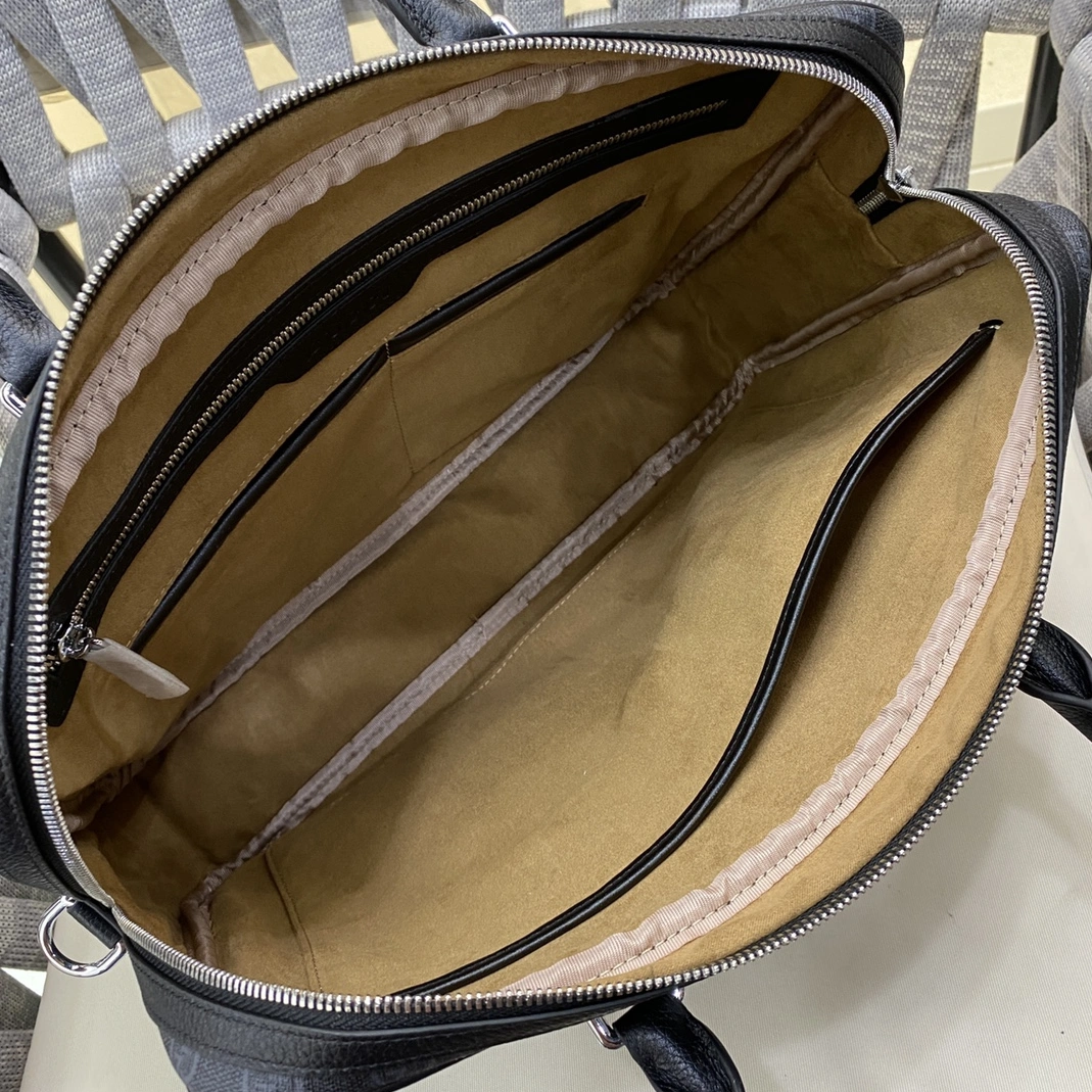 Gucci AAA Man Handbags Refined 9413