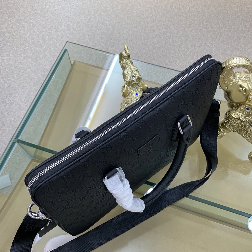 Gucci AAA Man Handbags Sleek 4832