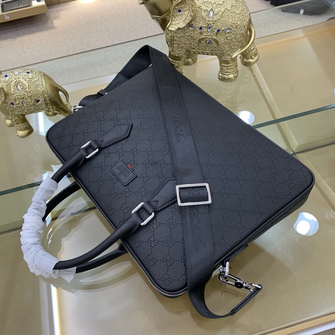 Gucci AAA Man Handbags Sleek 4832