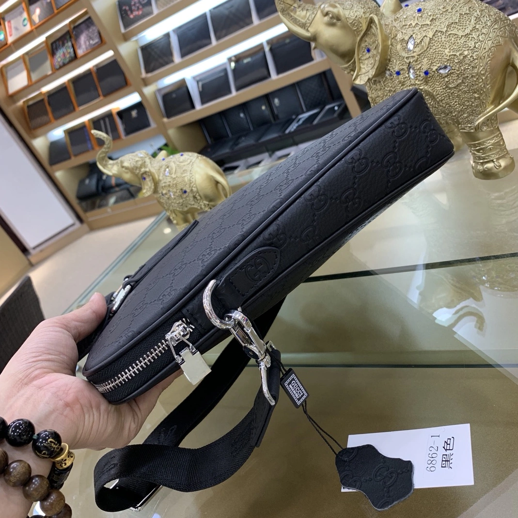 Gucci AAA Man Handbags Sleek 4832