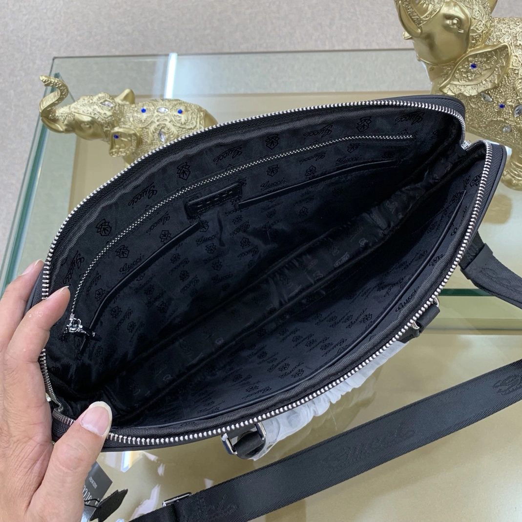 Gucci AAA Man Handbags Sleek 4832