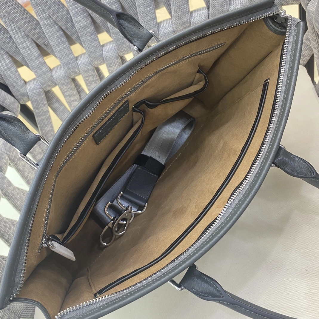 Gucci AAA Man Handbags Soft 126