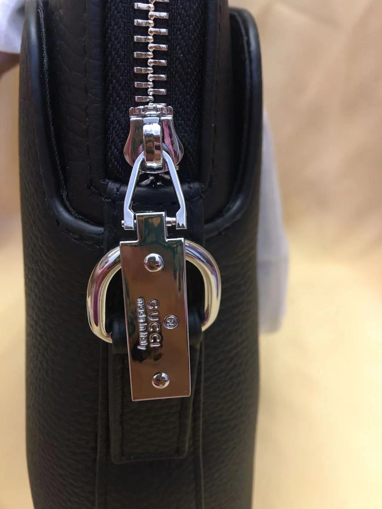 Gucci AAA Man Handbags Sophisticated 8649