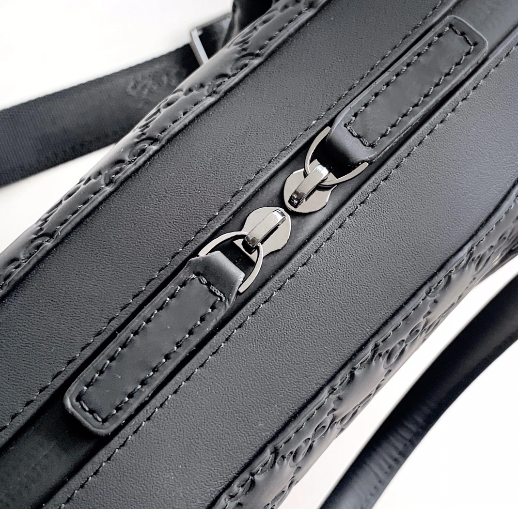 Gucci AAA Man Handbags Sophisticated 8696