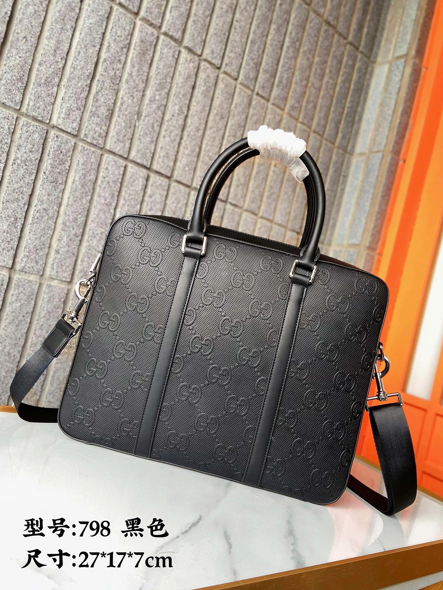 Gucci AAA Man Handbags Trendsetting 1025