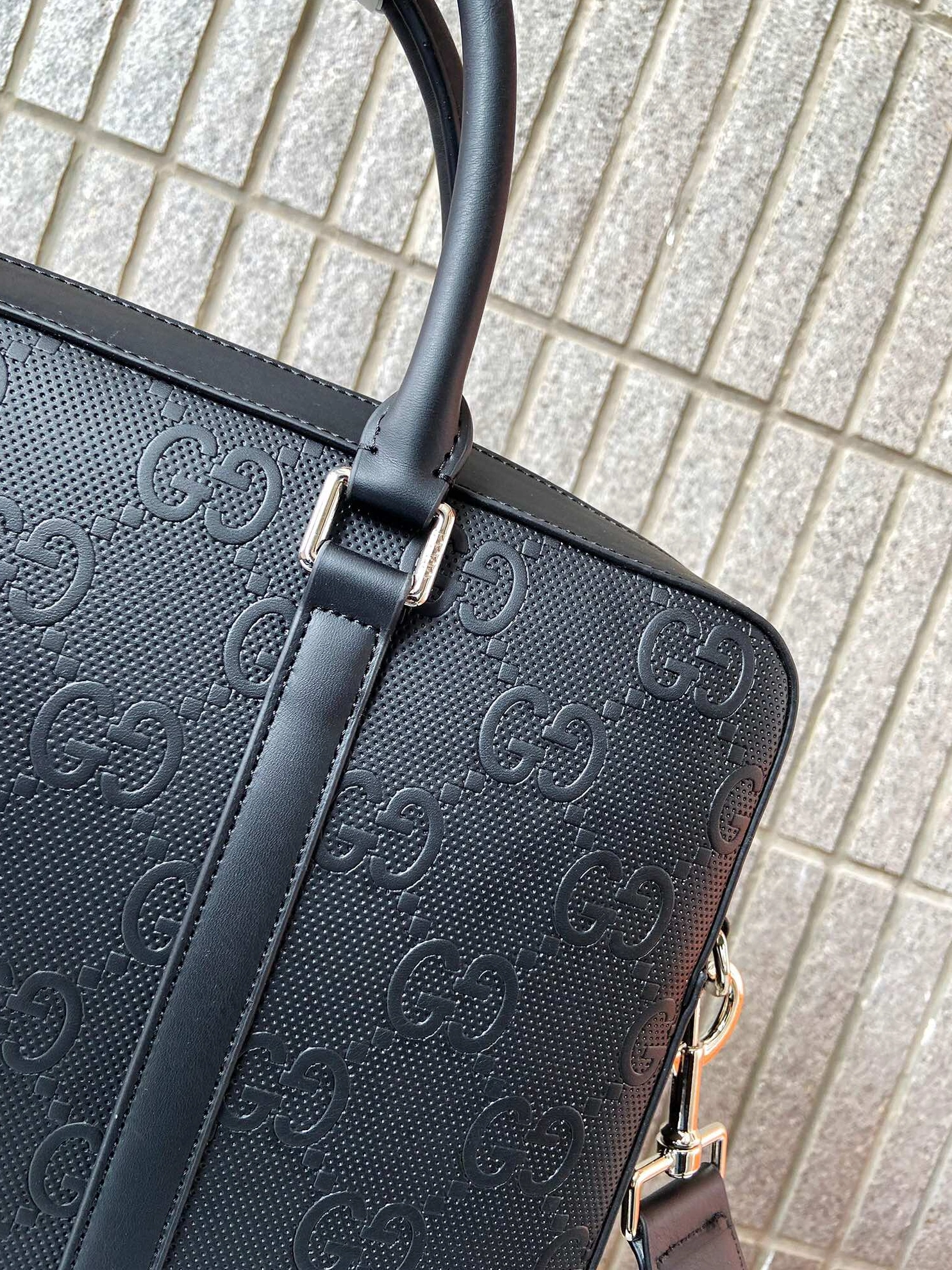 Gucci AAA Man Handbags Trendsetting 1025