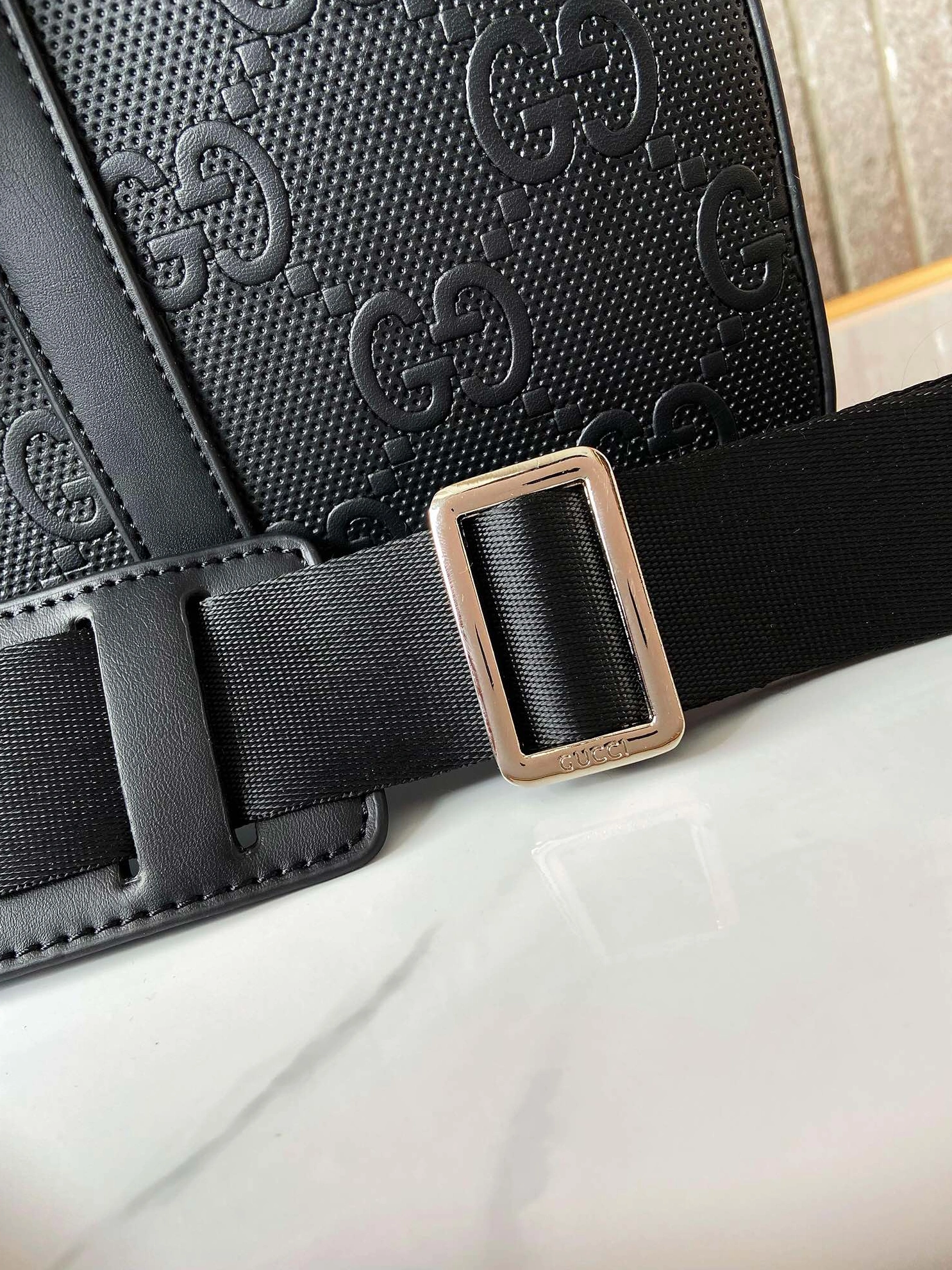 Gucci AAA Man Handbags Trendsetting 1025