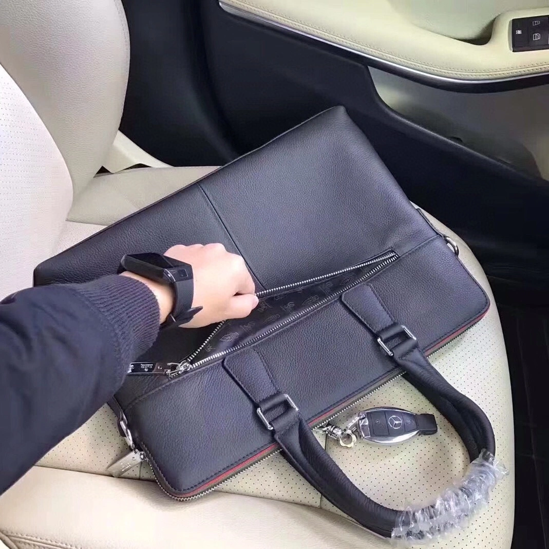 Gucci AAA Man Handbags Versatile 2004