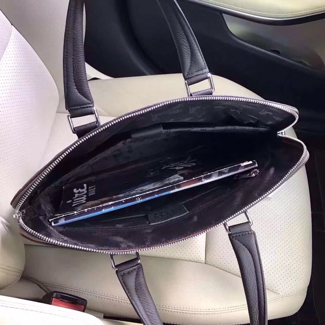 Gucci AAA Man Handbags Versatile 2004