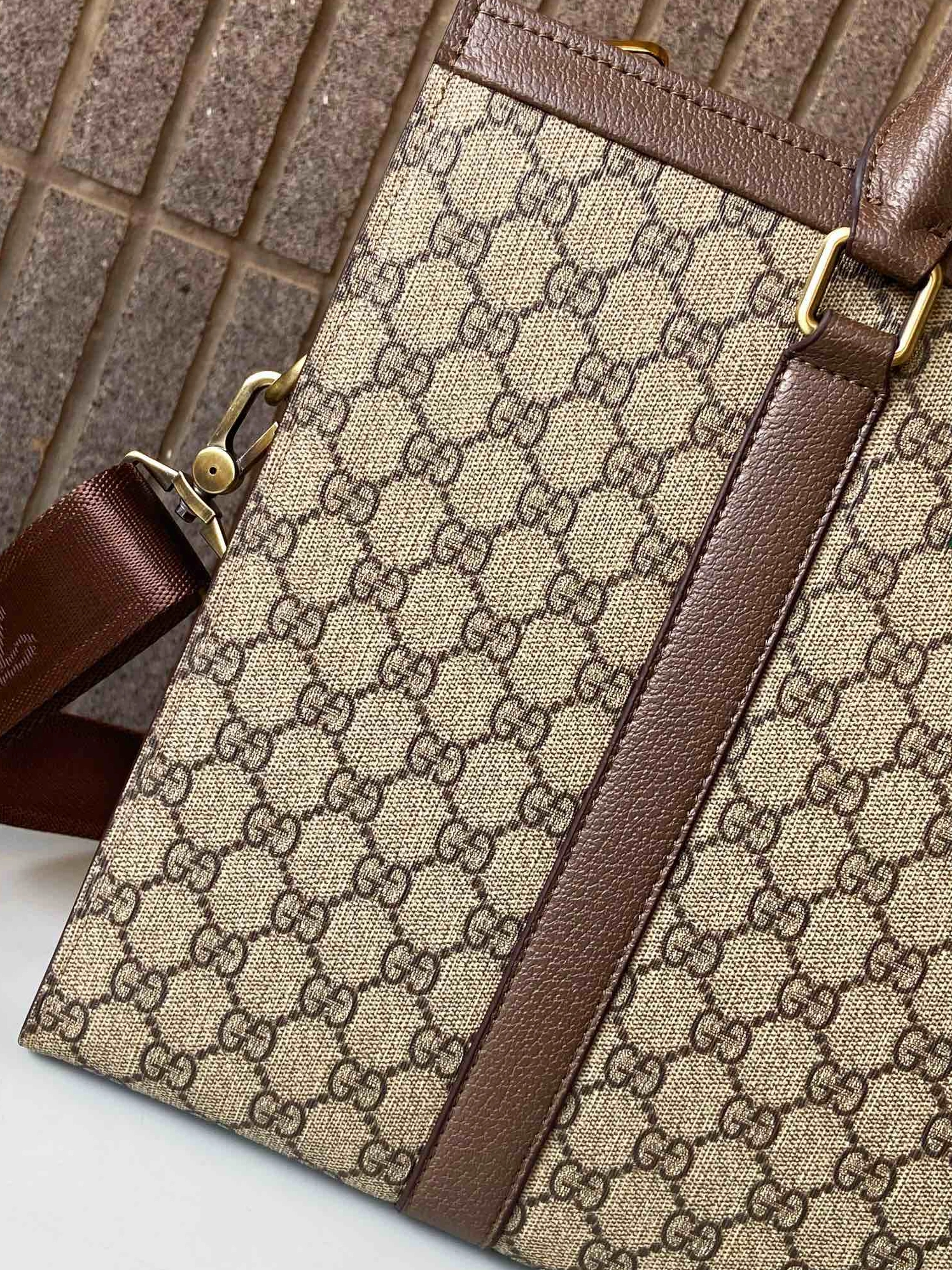 Gucci AAA Man Handbags Versatile 8907
