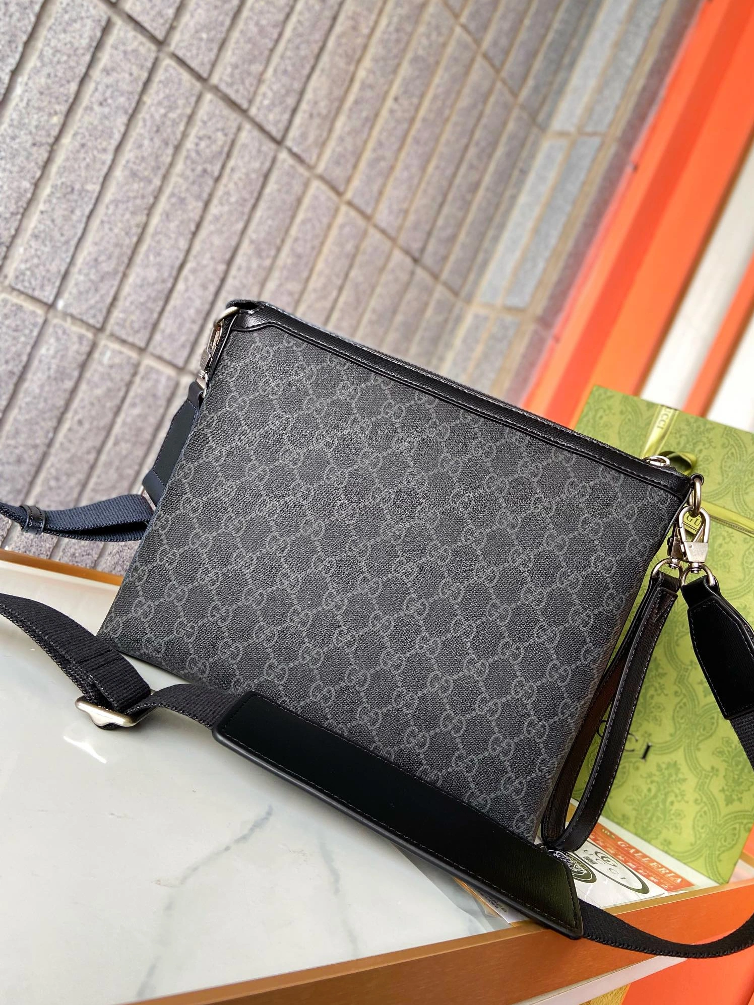 Gucci AAA Man Messenger Bags Breathable 5268