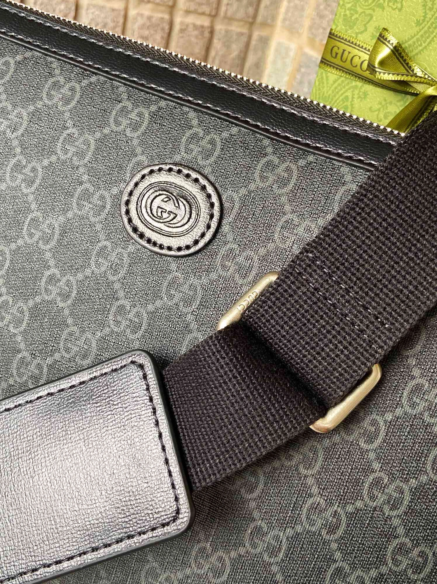 Gucci AAA Man Messenger Bags Breathable 5268